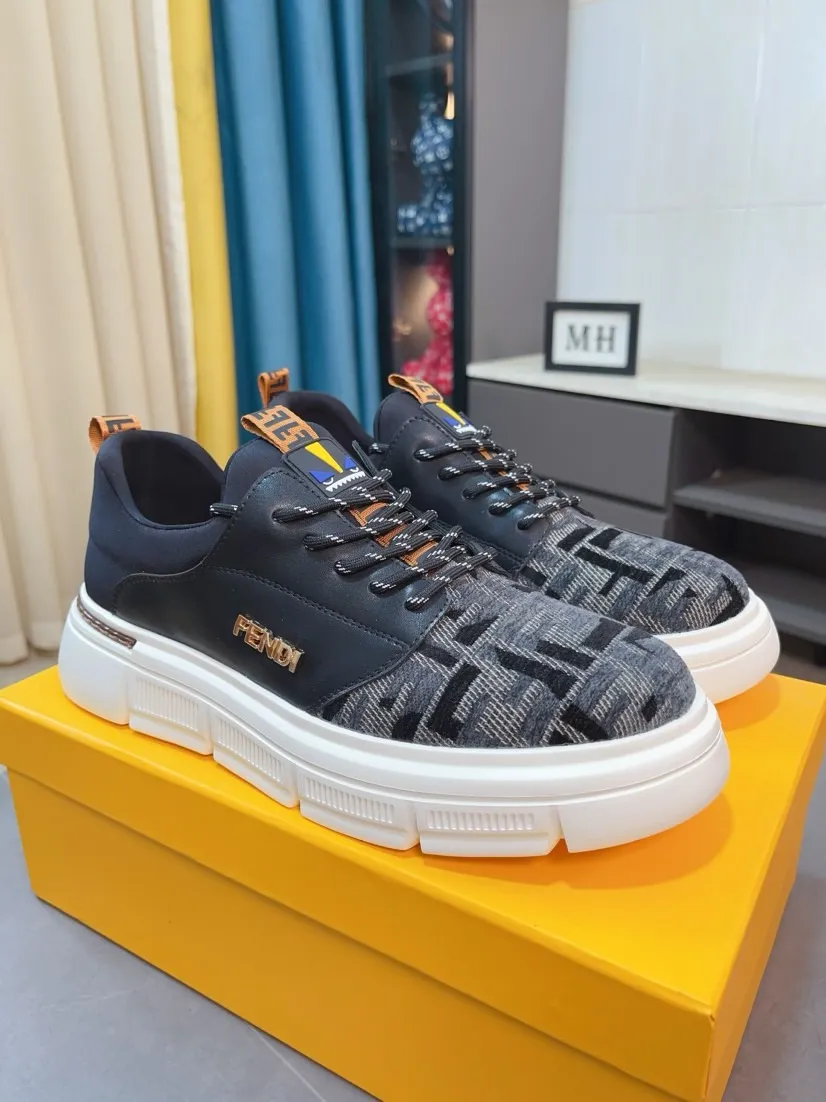 Factory price 420🌹🌹【FENDI】FENDI classic and comfortable men, this complex sneaker is made of soft calfskin➕genuine leather lining➕original ultra-light rubber material with rough outsole. This unique light and thin style is suitable for the casual and exquisite sensibility of this season. It is comfortable and natural on the feet. It is an everyday style for casual travel in autumn and winter! 38/44